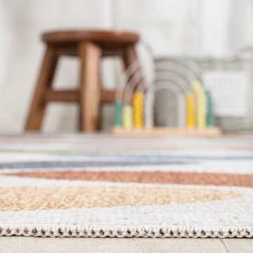 Dila Modern Hearts Geometric Machine-washable Area Rug